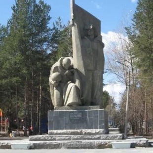Памятник «Единство фронта и тыла»